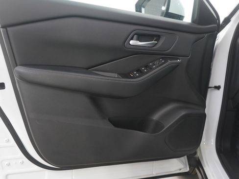 Used 2024 Nissan Rogue SV image 19