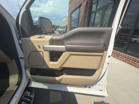 Used 2018 Ford F150 Lariat w/ Equipment Group 502A Luxury AWD/4WD image 25