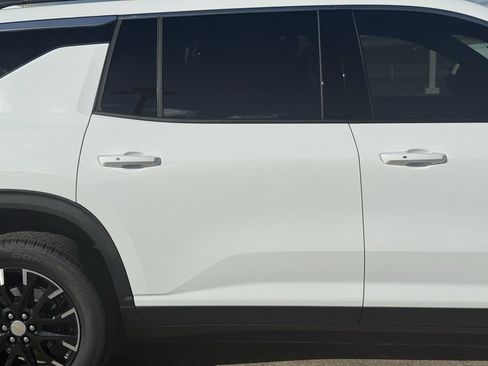 New 2026 Chevrolet Traverse LT image 9