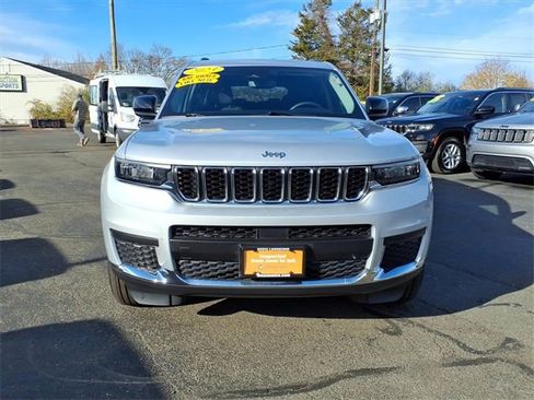 Certified 2023 Jeep Grand Cherokee L Laredo image 8