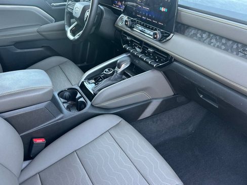 Used 2025 Chevrolet Colorado ZR2 w/ Midnight Edition AWD/4WD image 18