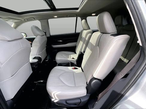 Certified 2024 Toyota Grand Highlander AWD image 20