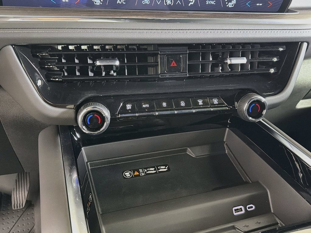 New 2026 Chevrolet Suburban LT w/ Comfort Package AWD/4WD image 15