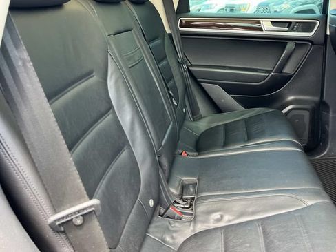 Used 2016 Volkswagen Touareg TDI AWD/4WD image 25