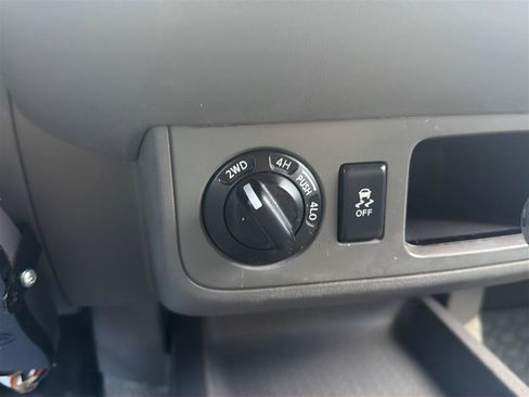 Used 2014 Nissan Frontier SV AWD/4WD image 20