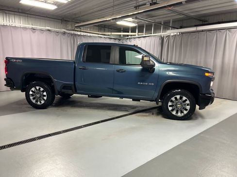 Used 2025 Chevrolet Silverado 2500 Custom w/ Custom Value Package AWD/4WD image 8