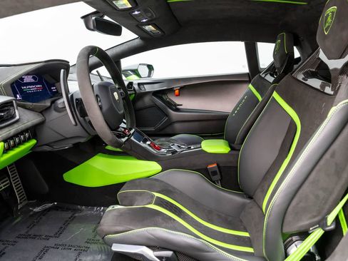 Used 2024 Lamborghini Huracan Tecnica image 11