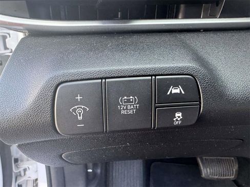 Used 2022 Hyundai Elantra Blue image 18