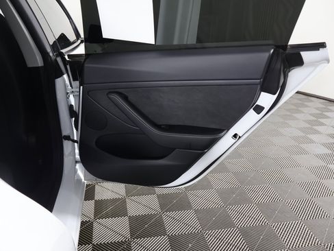 Used 2021 Tesla Model 3 Standard Range Plus image 26