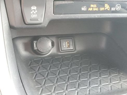Used 2023 Toyota RAV4 LE AWD/4WD image 29
