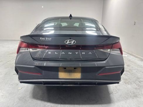 Used 2025 Hyundai Elantra Sport FWD image 7