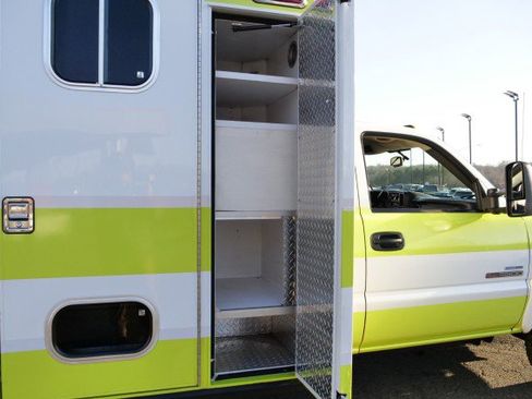 Used 2006 GMC Sierra 3500 SLE w/ Heavy-Duty Power Package image 35