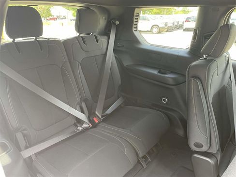 New 2025 Jeep Grand Cherokee L Laredo image 34