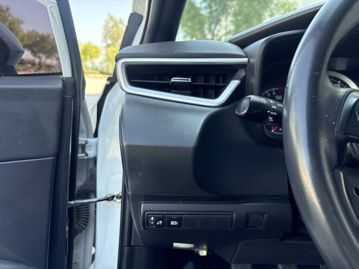 Used 2022 Toyota Corolla SE w/ Carpet Mat Package (TMS) FWD image 18