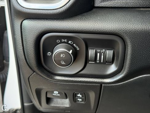 Used 2020 RAM 1500 Laramie RWD image 18