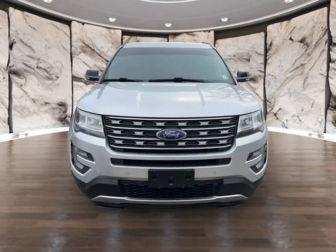 Used 2016 Ford Explorer XLT w/ Equipment Group 202A image 12