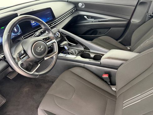 Used 2023 Hyundai Elantra SEL w/ Convenience Package image 4