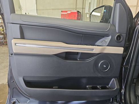Used 2024 Ford Expedition Limited AWD/4WD image 26