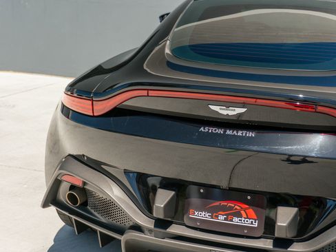 Used 2020 Aston Martin V8 Vantage Coupe RWD image 38