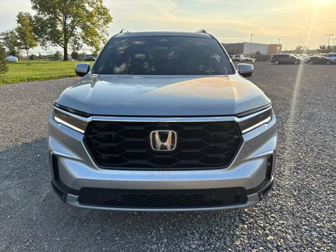 Used 2025 Honda Pilot Elite image 2