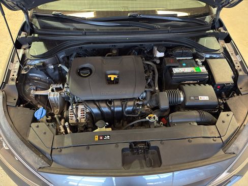 Used 2019 Hyundai Elantra Limited FWD image 30