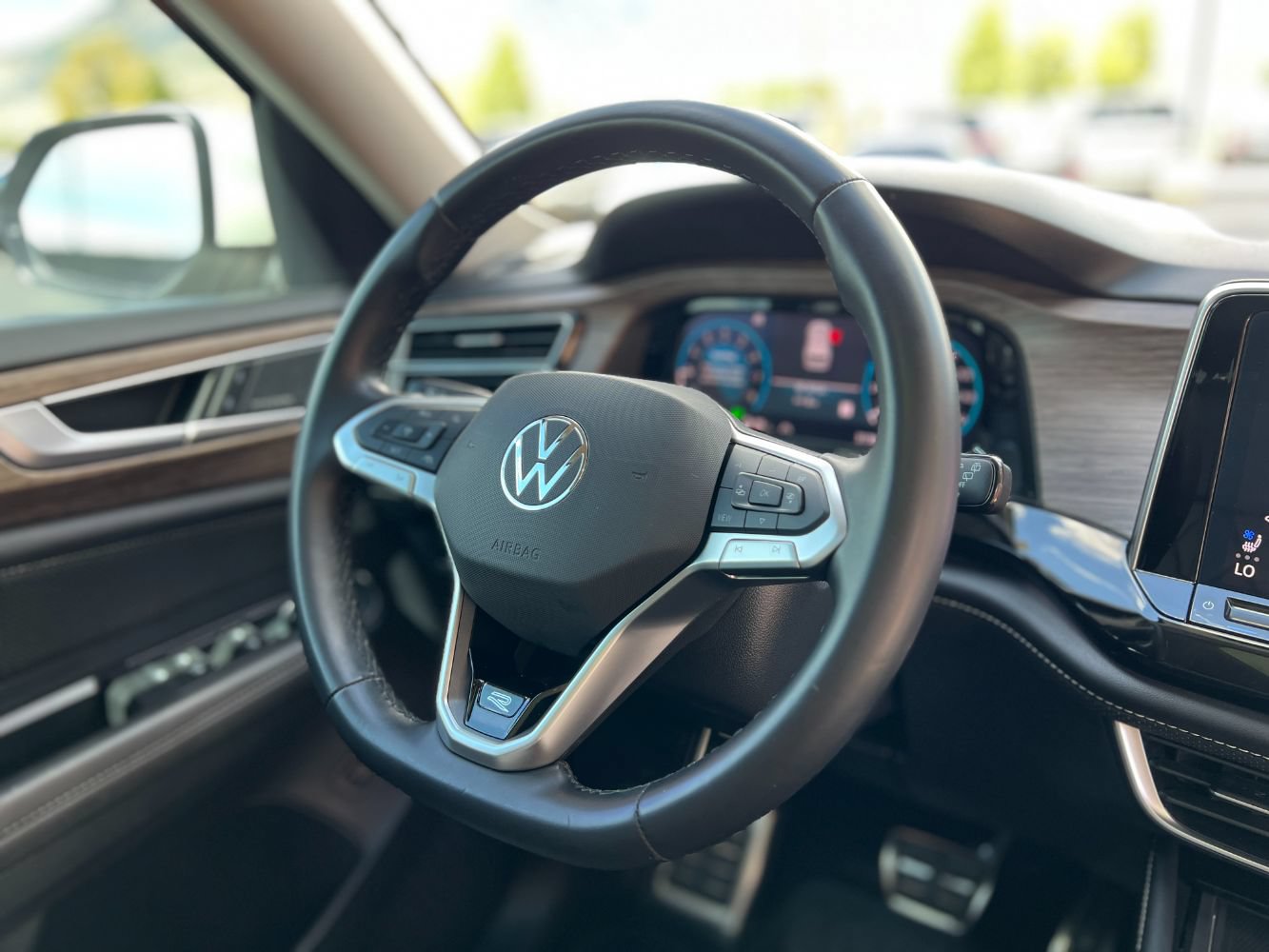 Used 2024 Volkswagen Atlas SEL Premium R-Line AWD/4WD image 12
