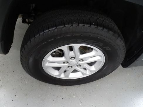 Certified 2024 Jeep Grand Cherokee Laredo AWD/4WD image 26