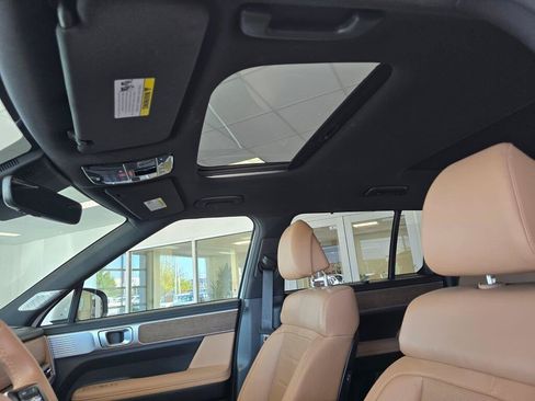 Used 2025 Hyundai Santa Fe Limited AWD/4WD image 19