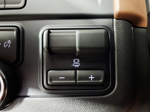 New 2026 Chevrolet Suburban High Country AWD/4WD image 21
