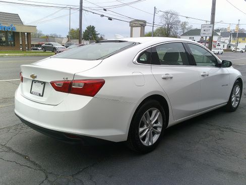 Used 2017 Chevrolet Malibu LT w/ Driver Confidence Package FWD image 5