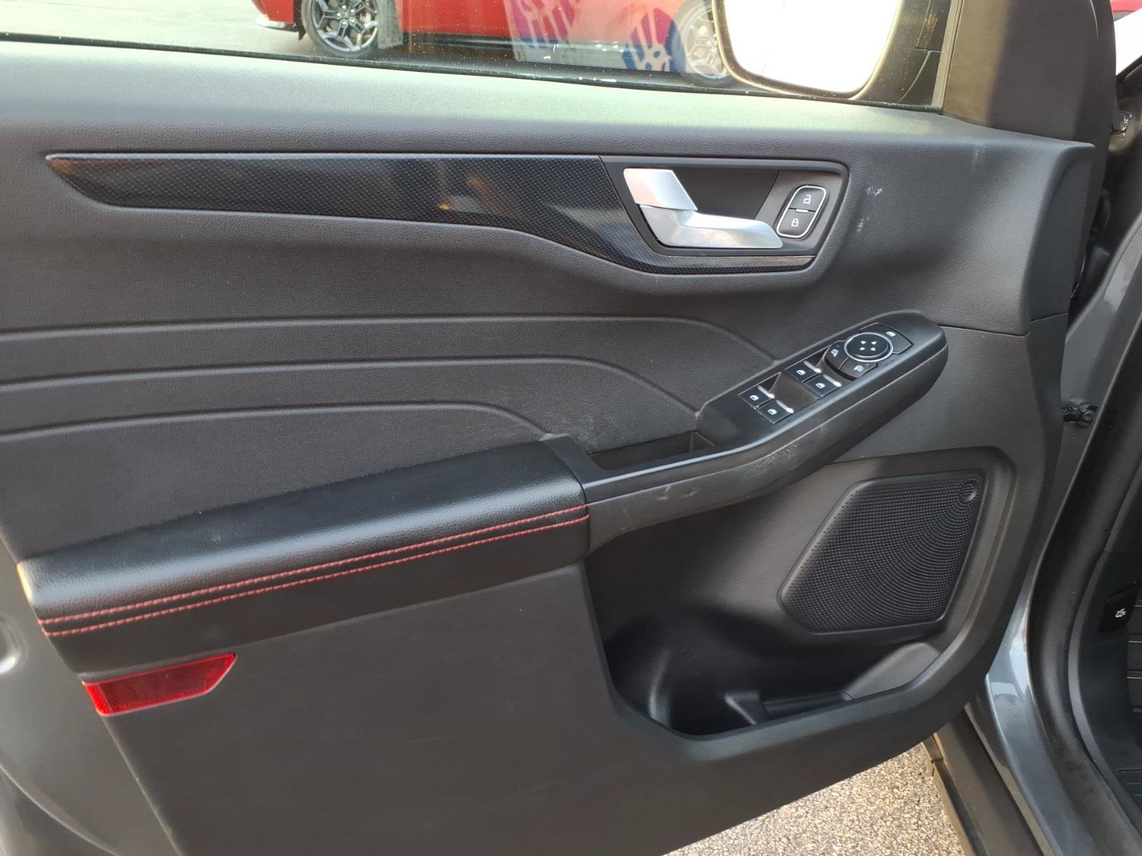 Used 2025 Ford Escape ST-Line AWD/4WD image 12