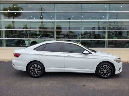 Used 2019 Volkswagen Jetta SE image 3