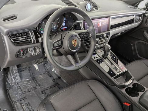 Certified 2025 Porsche Macan Turbo AWD/4WD image 4