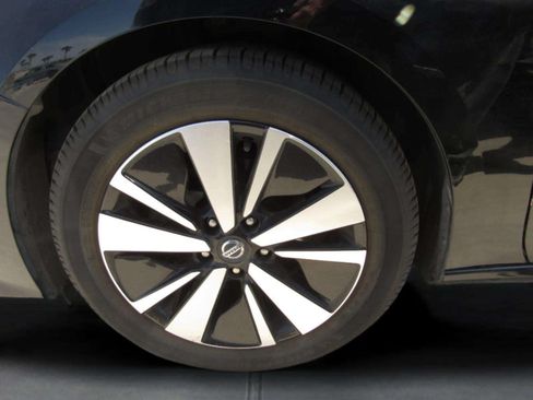 Used 2022 Nissan Altima 2.5 SV FWD image 5