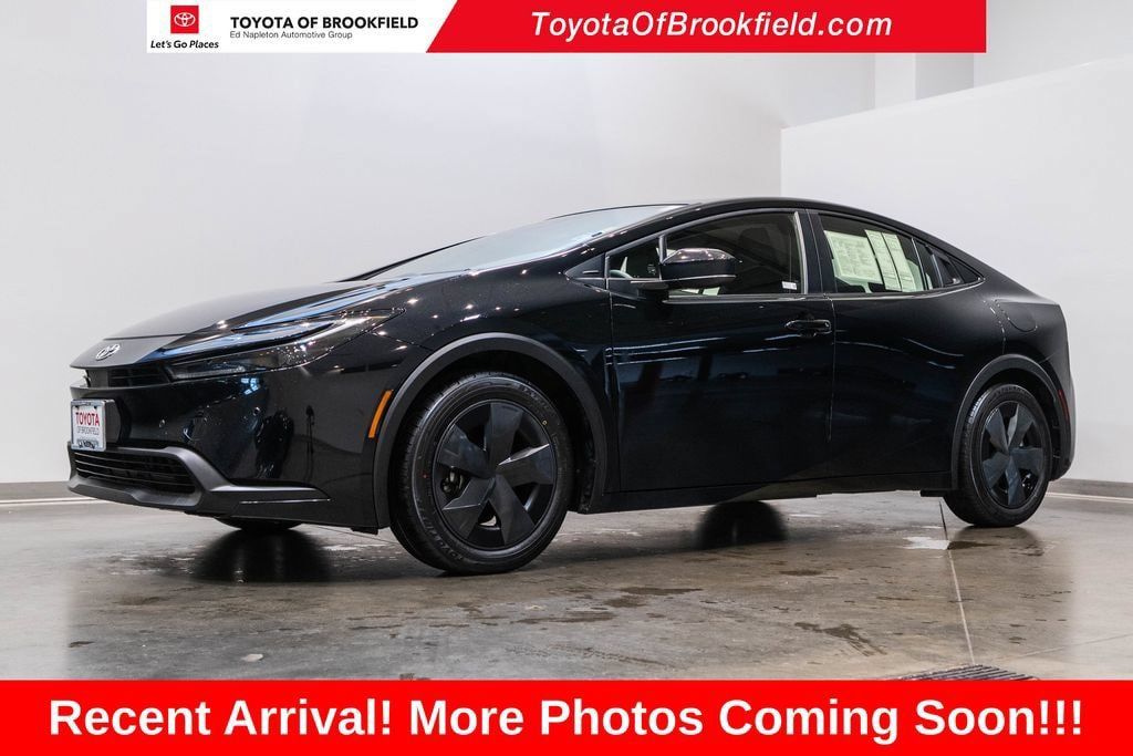 Used 2025 Toyota Prius LE FWD image 3