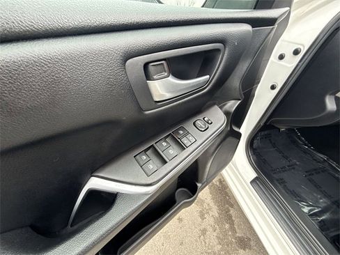 Used 2016 Toyota Camry SE image 13