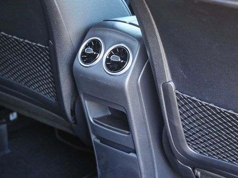 Used 2024 Mercedes-Benz GLB 250 4MATIC image 22