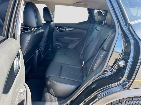 Used 2021 Nissan Rogue Sport SL w/ Premium Package image 25