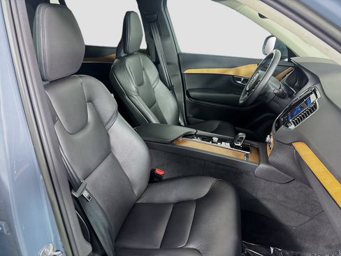 Used 2023 Volvo XC90 B6 Plus AWD/4WD image 30