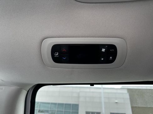 Used 2024 Chrysler Pacifica Touring-L FWD image 24