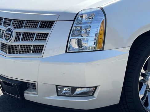 Used 2012 Cadillac Escalade Premium AWD/4WD image 9