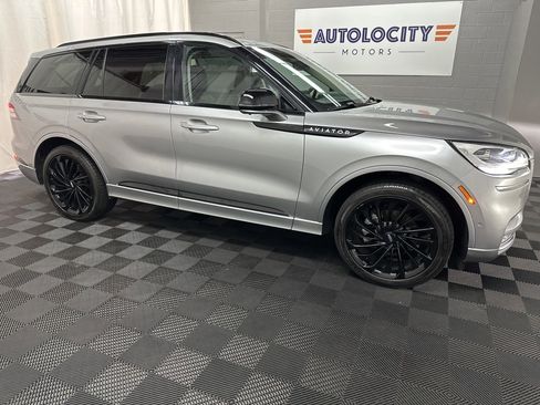 Used 2023 Lincoln Aviator Reserve w/ Equipment Group 201A image 2