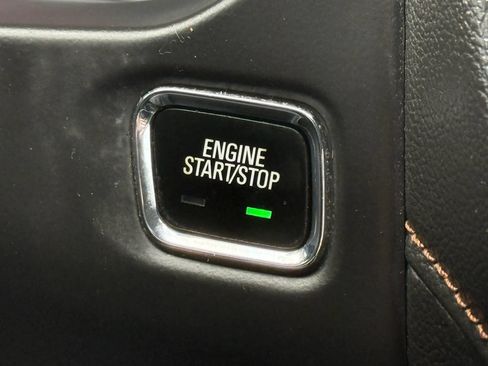 Used 2017 GMC Acadia SLE w/ Driver Alert Package I AWD/4WD image 25