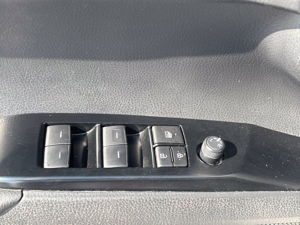 Used 2025 Toyota Camry LE w/ Convenience Package FWD image 8