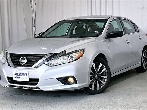 Used 2017 Nissan Altima 2.5 SV FWD image 2
