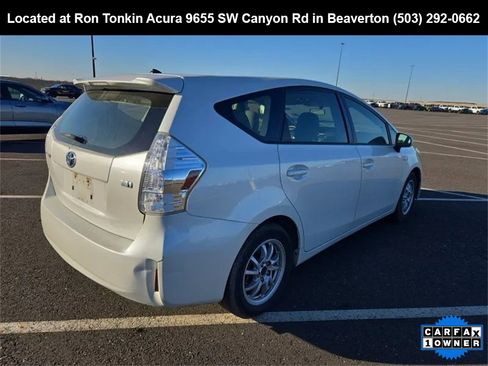 Used 2014 Toyota Prius V Two image 5
