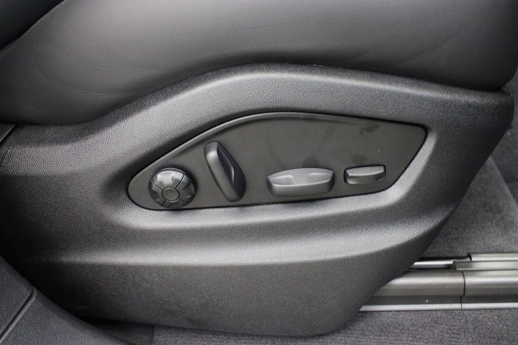 Used 2025 Porsche Cayenne S AWD/4WD image 30