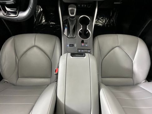 Used 2021 Toyota Highlander XLE image 14