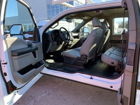 Used 2022 Ford F250 XL w/ STX Appearance Package RWD image 13