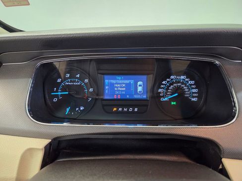 Used 2015 Ford Taurus SE image 22
